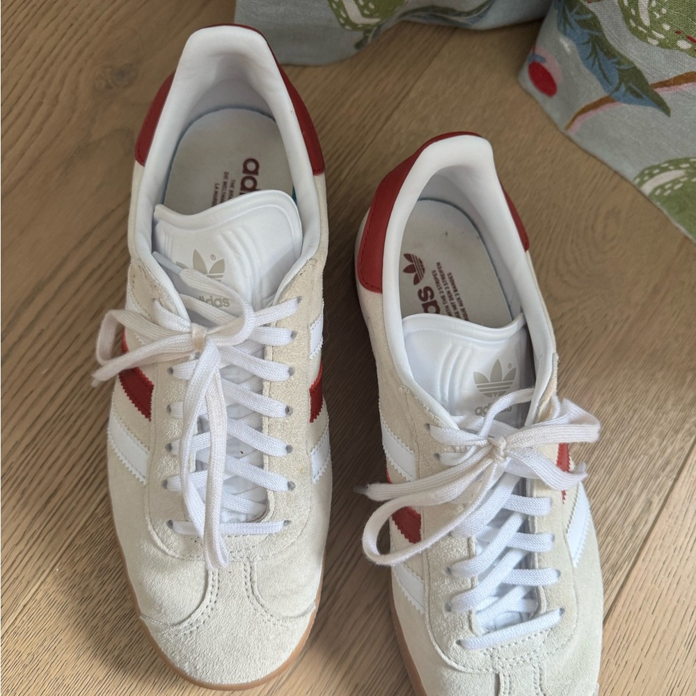 Adidas Gazelle Cream and Red Sneakers - Picture 2 of 6